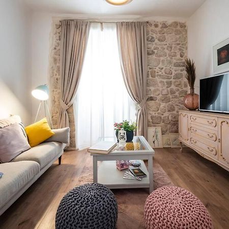Flora-Heartbeat Old City Three Bedrooms Apartment ดูบรอฟนิก ภายนอก รูปภาพ