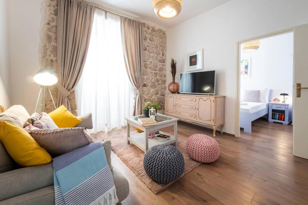 Flora-Heartbeat Old City Three Bedrooms Apartment ดูบรอฟนิก ภายนอก รูปภาพ