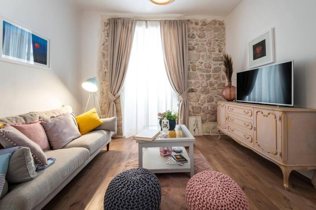 Flora-Heartbeat Old City Three Bedrooms Apartment ดูบรอฟนิก ภายนอก รูปภาพ