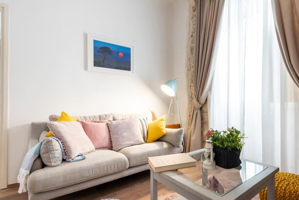 Flora-Heartbeat Old City Three Bedrooms Apartment ดูบรอฟนิก ภายนอก รูปภาพ