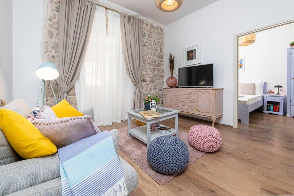 Flora-Heartbeat Old City Three Bedrooms Apartment ดูบรอฟนิก ภายนอก รูปภาพ