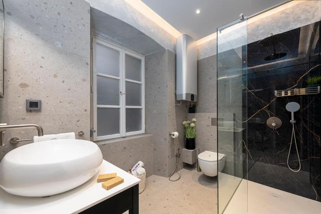 Flora-Heartbeat Old City Three Bedrooms Apartment ดูบรอฟนิก ภายนอก รูปภาพ