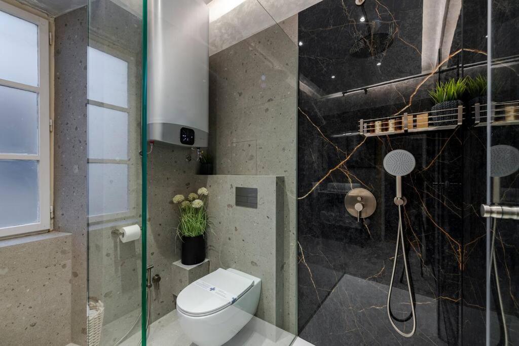 Flora-Heartbeat Old City Three Bedrooms Apartment ดูบรอฟนิก ภายนอก รูปภาพ