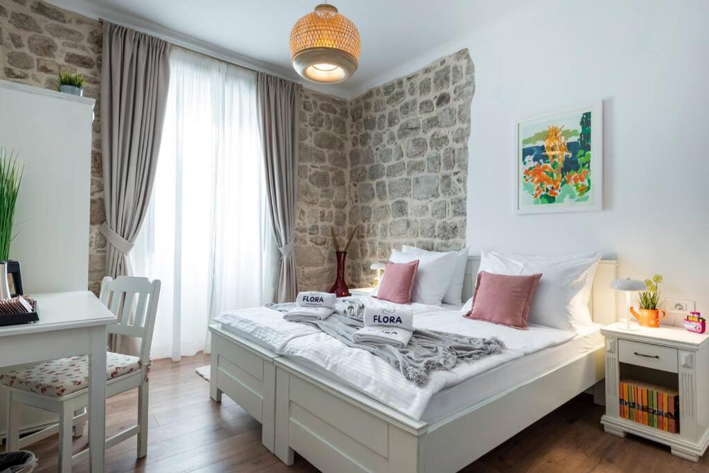 Flora-Heartbeat Old City Three Bedrooms Apartment ดูบรอฟนิก ภายนอก รูปภาพ