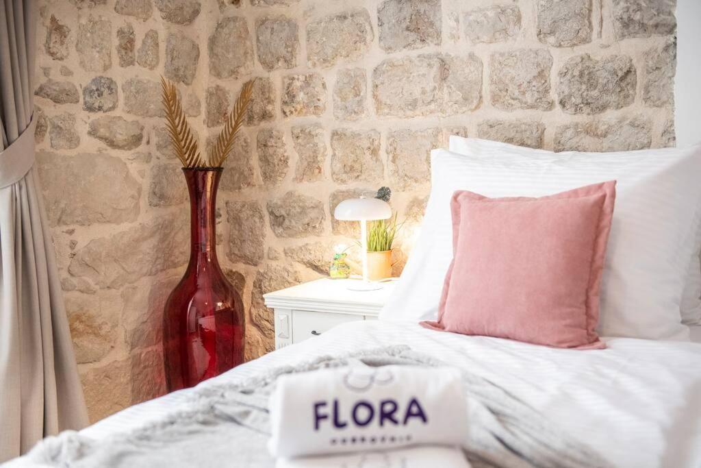 Flora-Heartbeat Old City Three Bedrooms Apartment ดูบรอฟนิก ภายนอก รูปภาพ