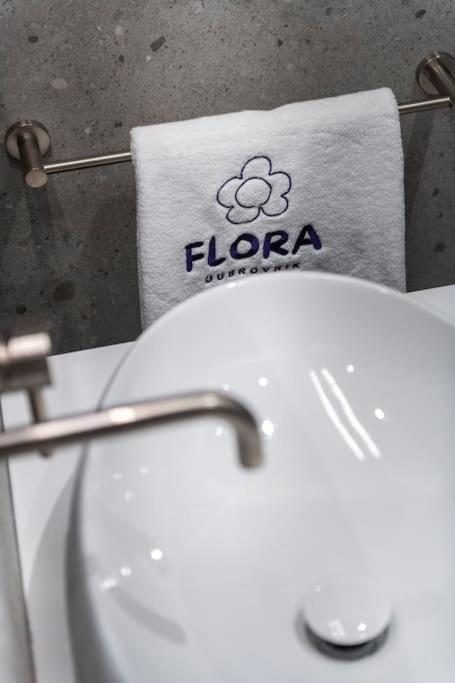 Flora-Heartbeat Old City Three Bedrooms Apartment ดูบรอฟนิก ภายนอก รูปภาพ