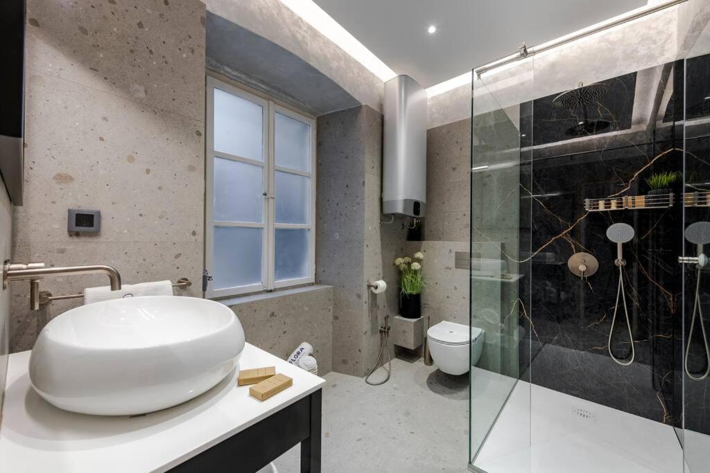 Flora-Heartbeat Old City Three Bedrooms Apartment ดูบรอฟนิก ภายนอก รูปภาพ