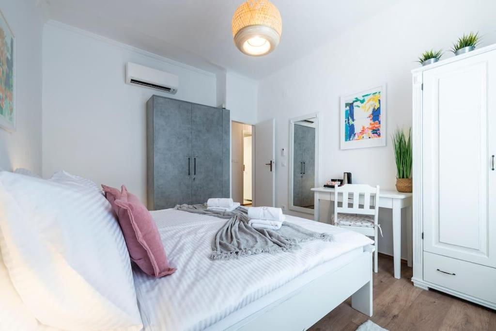 Flora-Heartbeat Old City Three Bedrooms Apartment ดูบรอฟนิก ภายนอก รูปภาพ