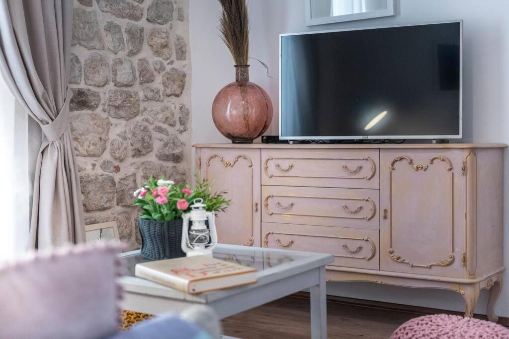 Flora-Heartbeat Old City Three Bedrooms Apartment ดูบรอฟนิก ภายนอก รูปภาพ