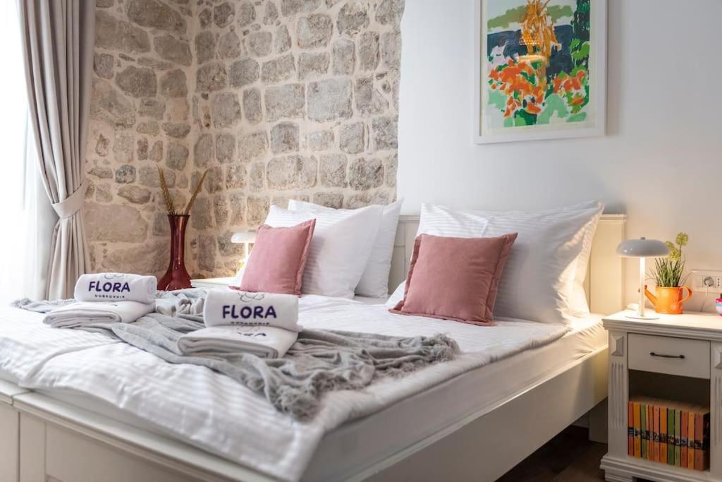 Flora-Heartbeat Old City Three Bedrooms Apartment ดูบรอฟนิก ภายนอก รูปภาพ