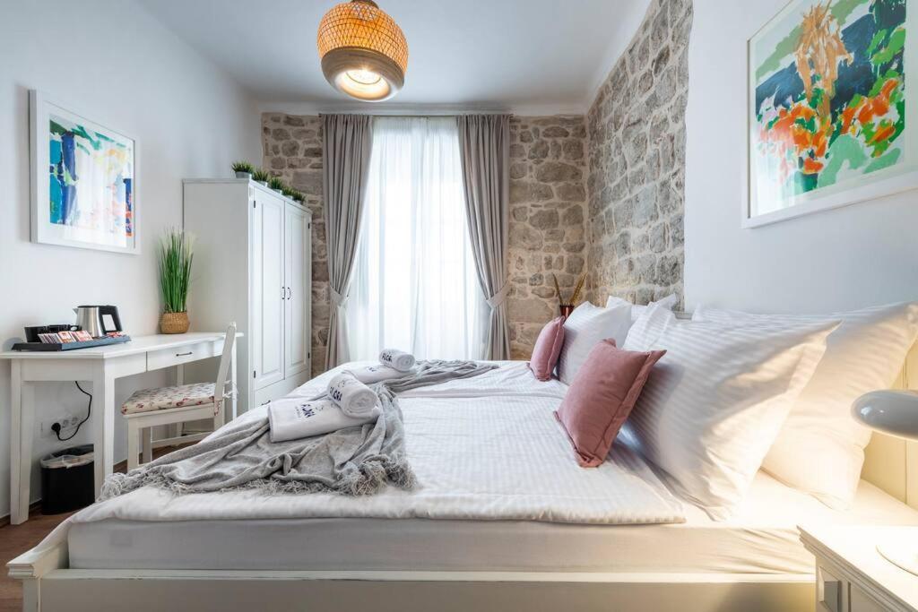 Flora-Heartbeat Old City Three Bedrooms Apartment ดูบรอฟนิก ภายนอก รูปภาพ