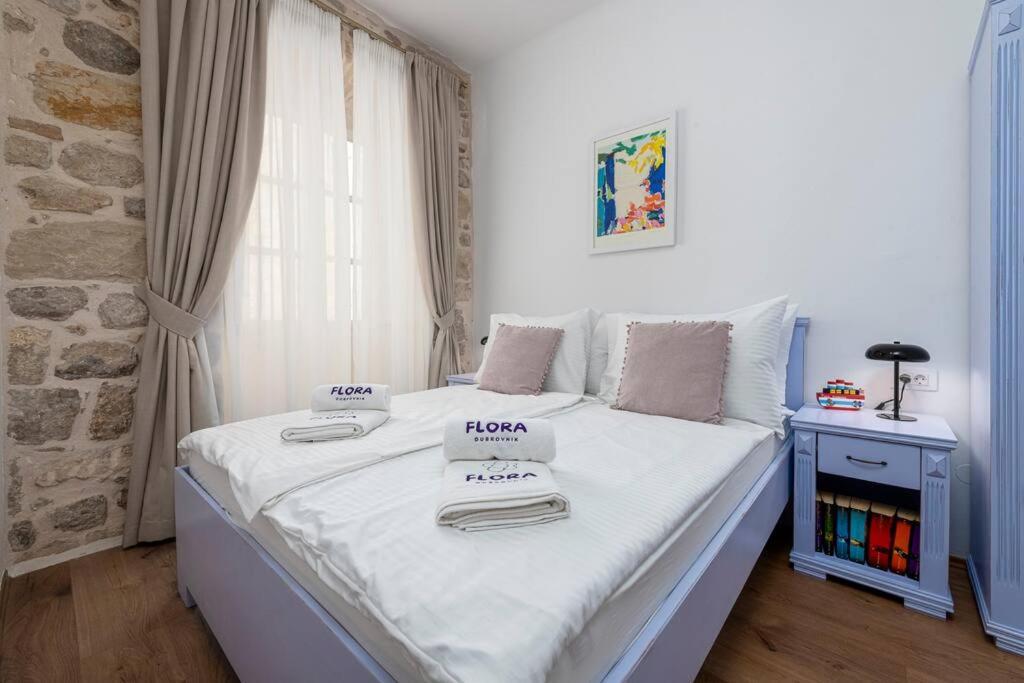 Flora-Heartbeat Old City Three Bedrooms Apartment ดูบรอฟนิก ภายนอก รูปภาพ